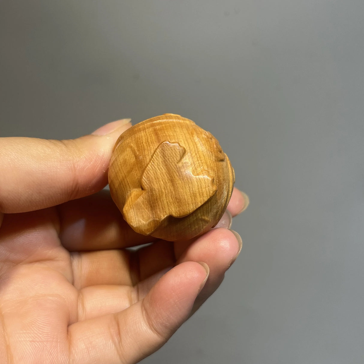 Adorable miniescultura de búho - Arte de madera artesanal - Decoración de escritorio con detalles intrincados - Agrega encanto a cualquier espacio