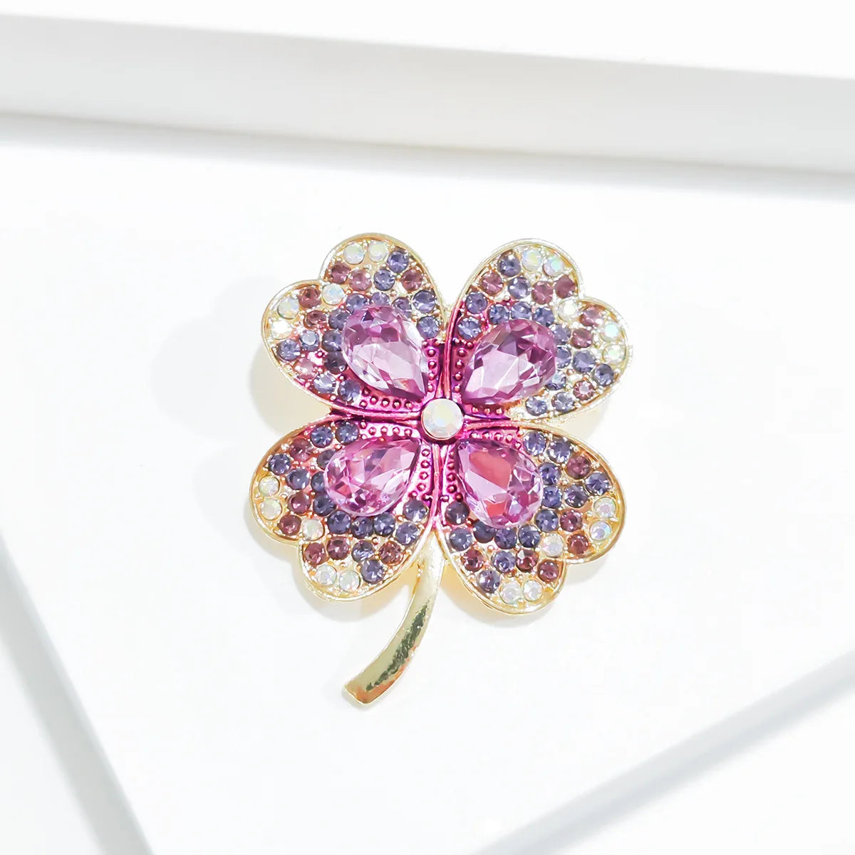 Cross border popular imitation emerald rhinestone four leaf clover brooch chest flower retro brooch - Lootquake
