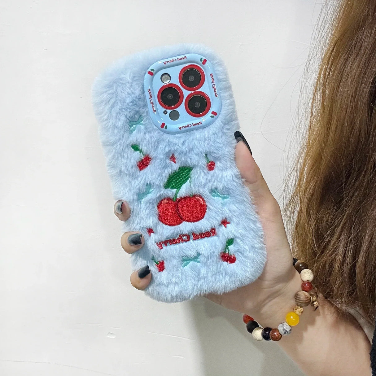 Nueva funda para teléfono de peluche de cereza para otoño e invierno, bonita y cálida.