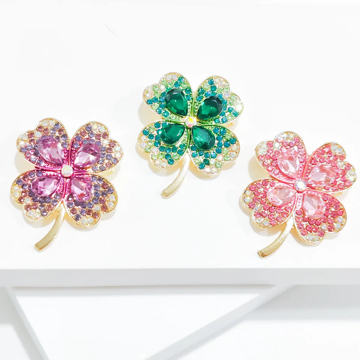 Cross border popular imitation emerald rhinestone four leaf clover brooch chest flower retro brooch - Lootquake