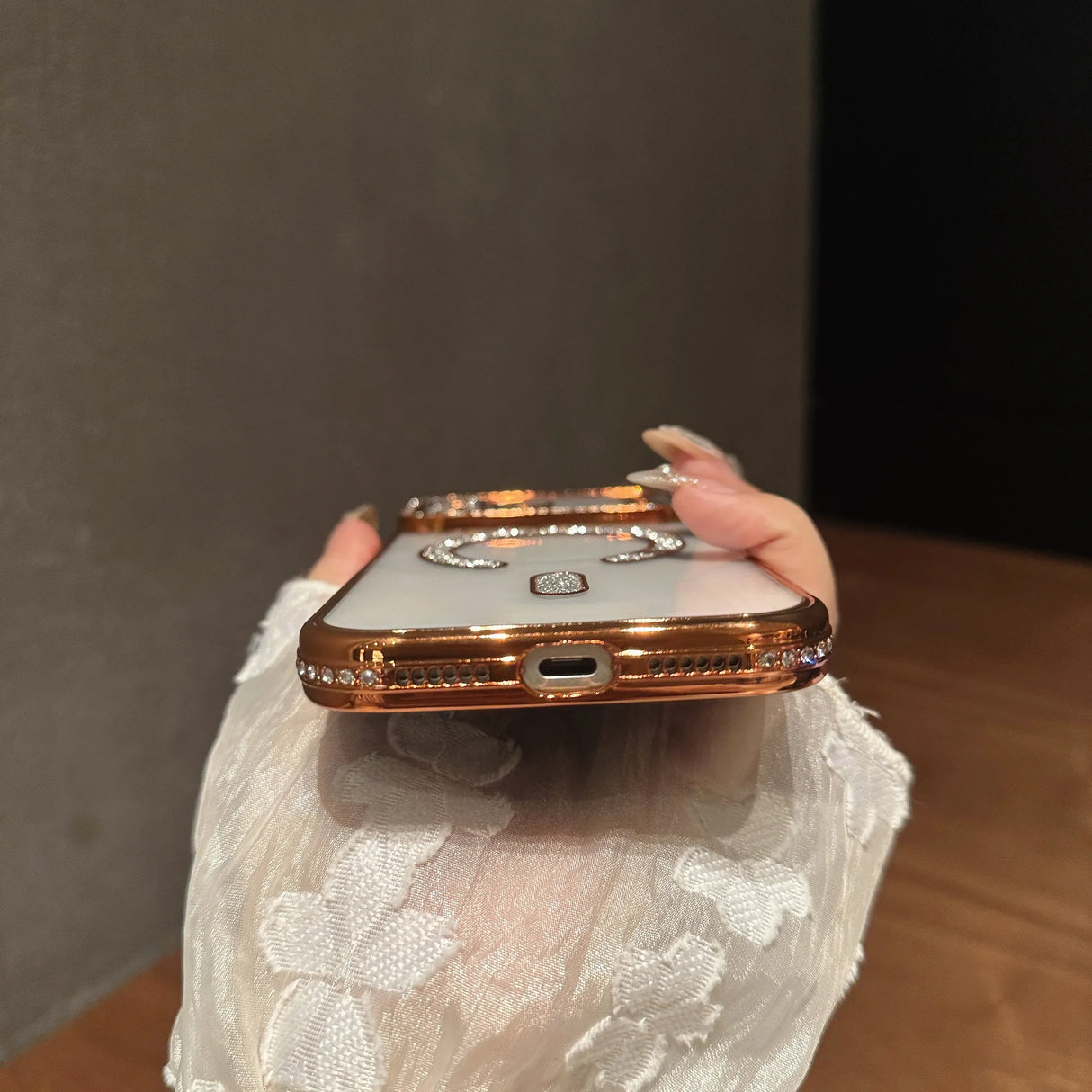 Funda para iPhone con diseño de chica moderna