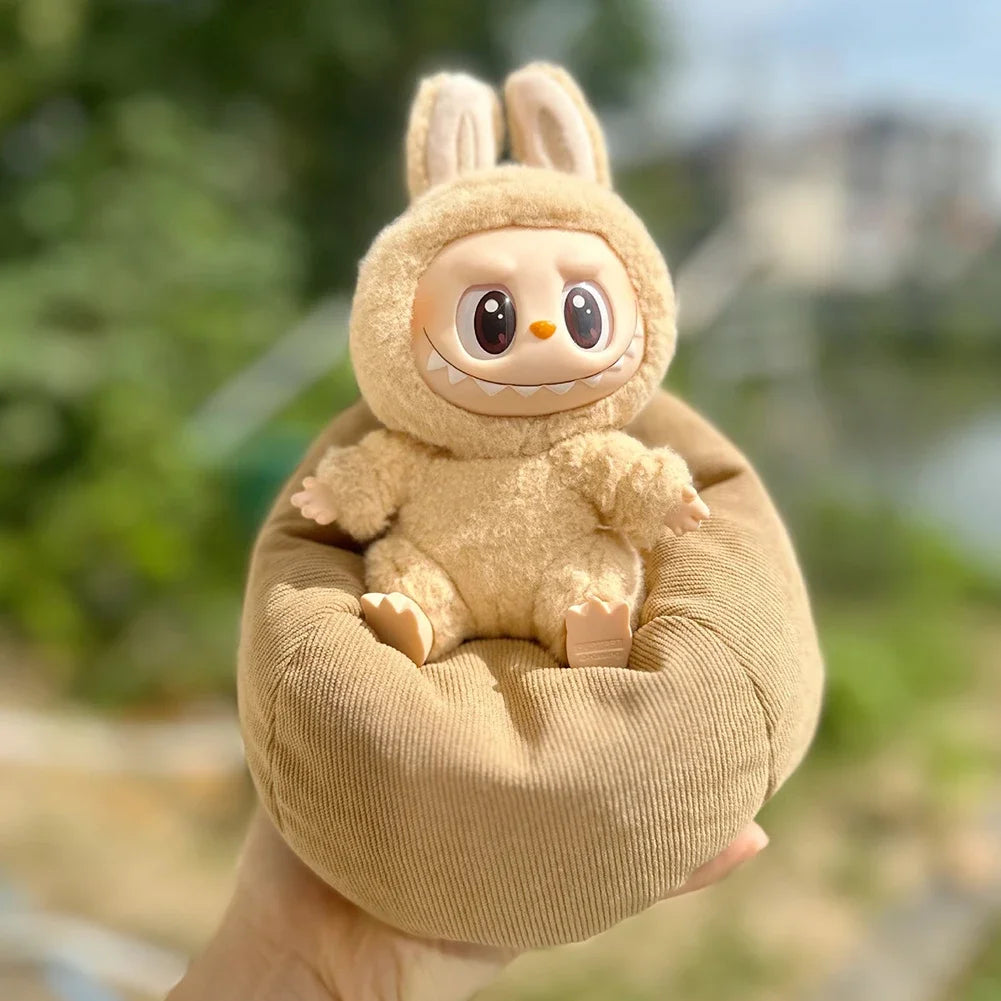 Vêtements de la série Big Into Energy de Labubu 3.0. Mini canapé paresseux de Labubu. Accessoires de Labubu.