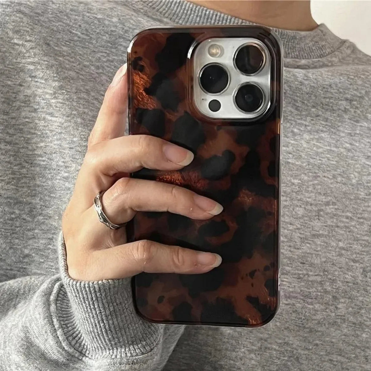 Funda retro con textura ámbar y láser para iPhone