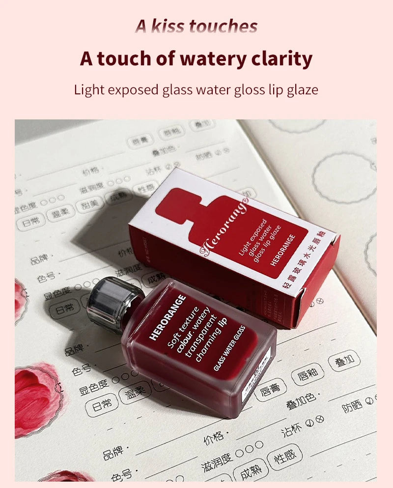 Laca de labios HERORANGE Light Glass-Like: brillo de espejo, fórmula hidratante, resistente a las manchas, de larga duración y que ilumina la piel.