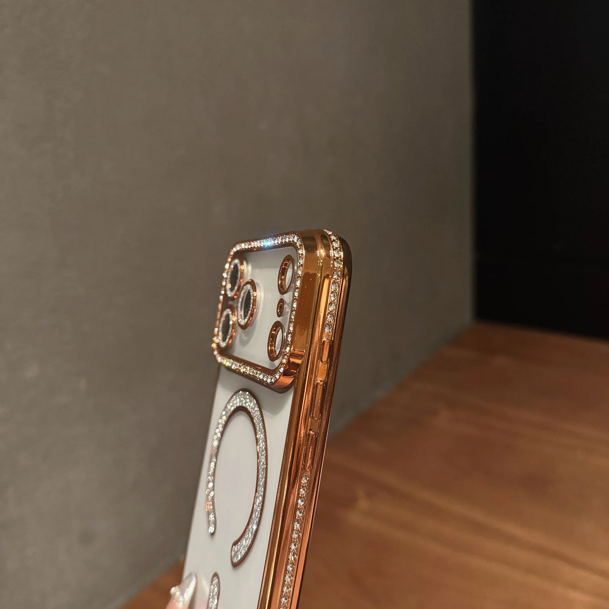 Funda para iPhone con diseño de chica moderna