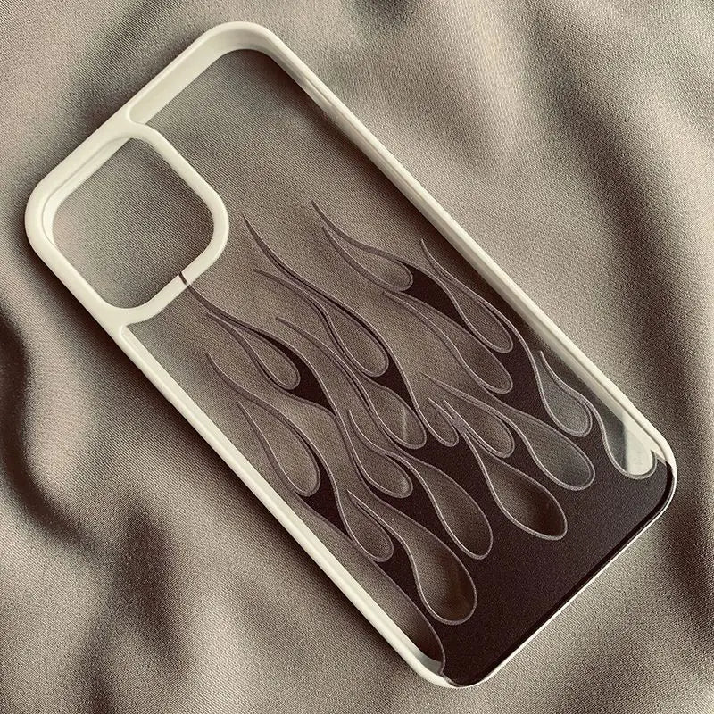 Funda rígida transparente para teléfono con llamas moradas y negras