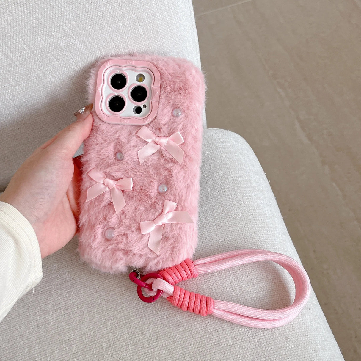 Funda para teléfono de felpa con lazo de perla de color liso simple