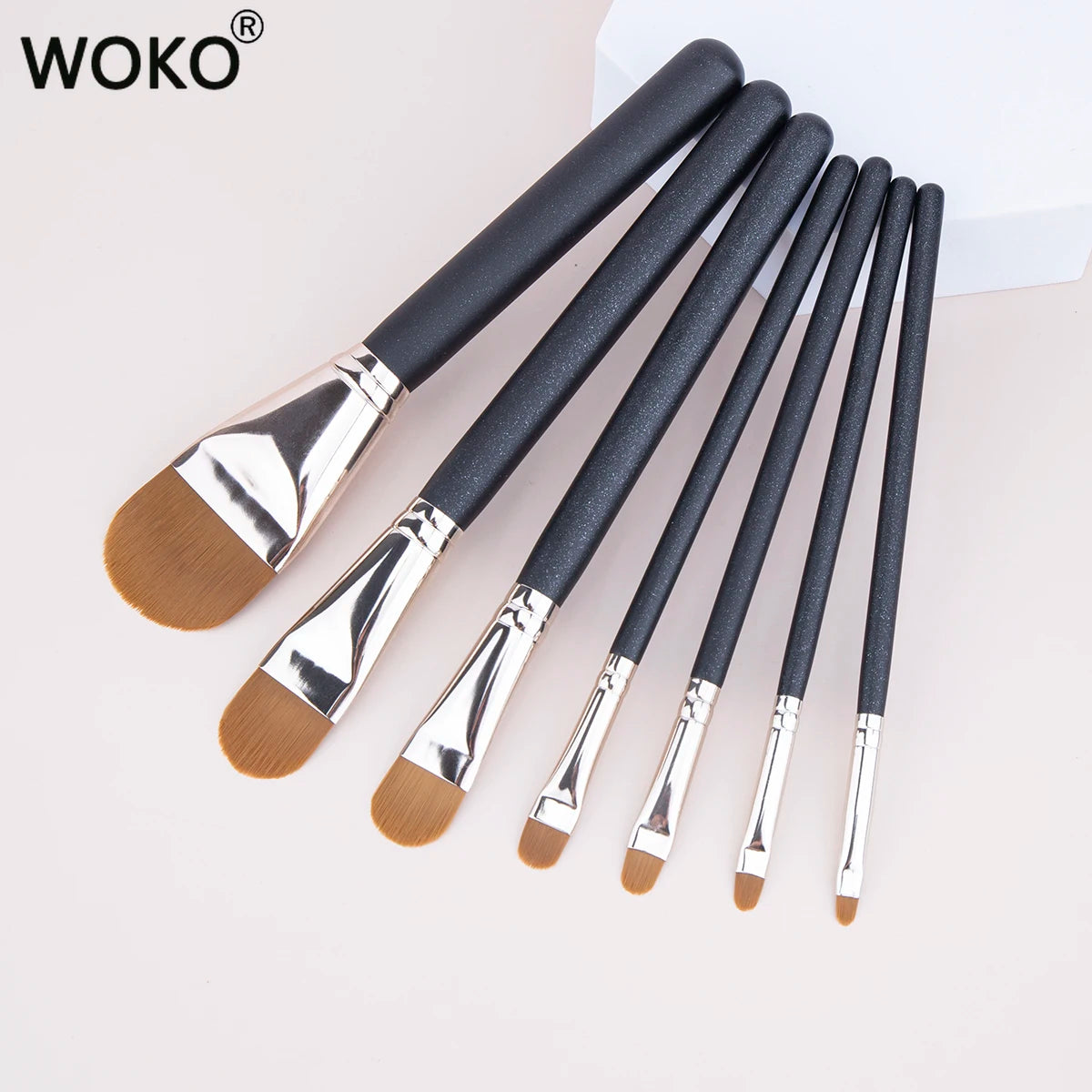 Nueva brocha ultrafina para base de maquillaje, brocha puntiaguda y precisa para difuminar correctores y bases líquidas faciales.