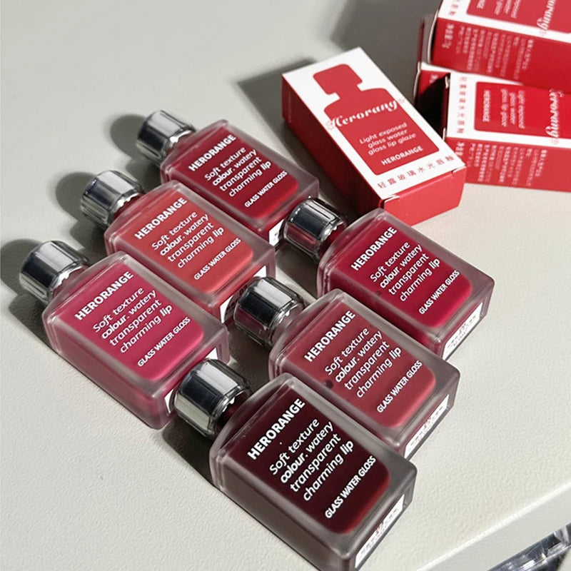 Laca de labios HERORANGE Light Glass-Like: brillo de espejo, fórmula hidratante, resistente a las manchas, de larga duración y que ilumina la piel.
