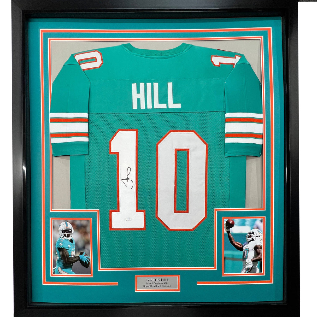 Camiseta de fútbol retro verde azulado de Miami, enmarcada, autografiada y firmada por Tyreek Hill, 35 x 39, JSA COA