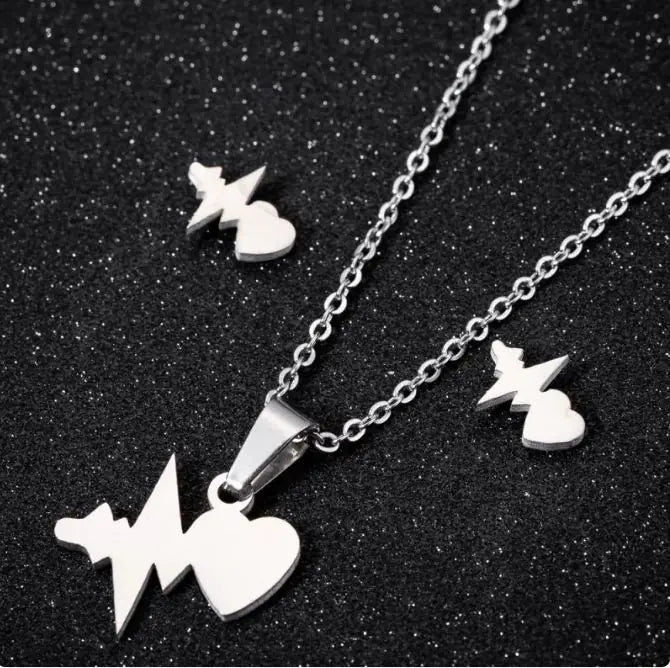 Collares de acero inoxidable con forma de corazón para mujer