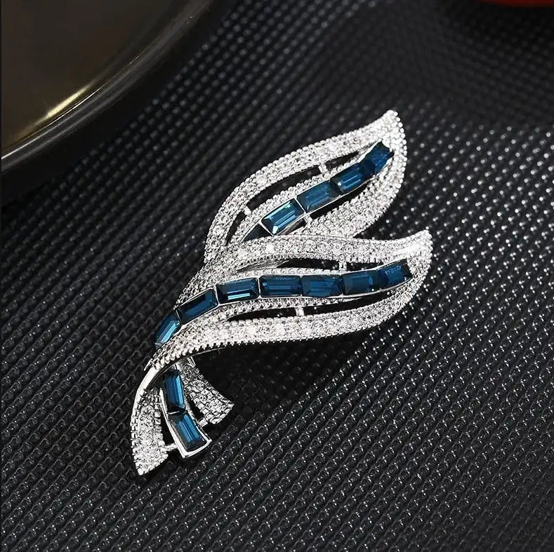 New Xiaoxiangfeng Diamond Studded Leaf Brooch - Lootquake