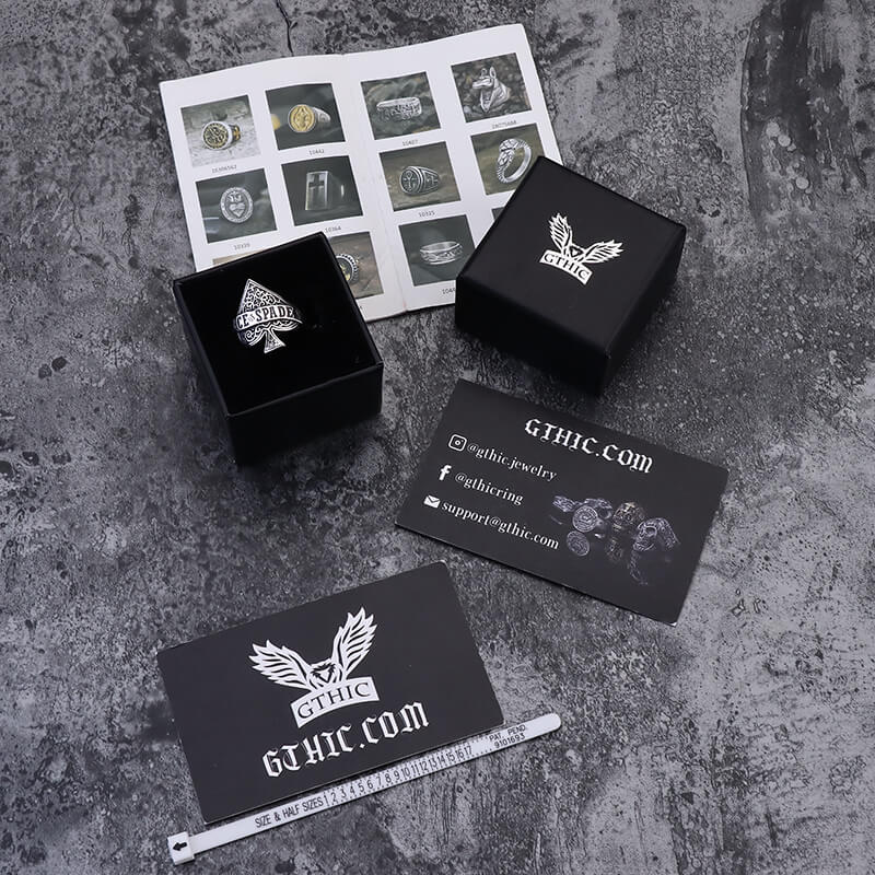 Anillo de acero inoxidable con el as de picas