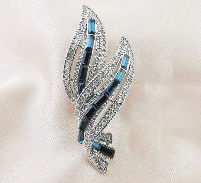 New Xiaoxiangfeng Diamond Studded Leaf Brooch - Lootquake