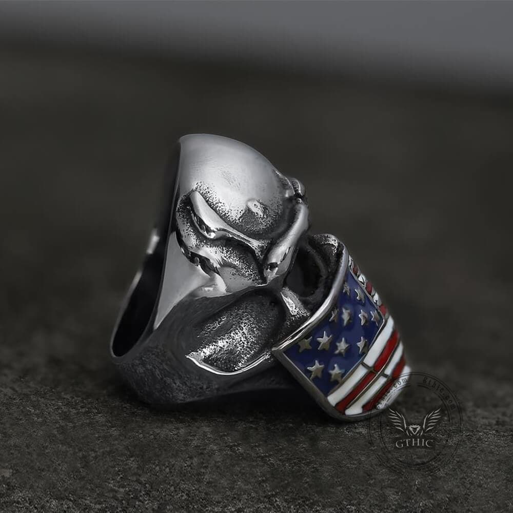Anillo de calavera de acero inoxidable con bandera estadounidense