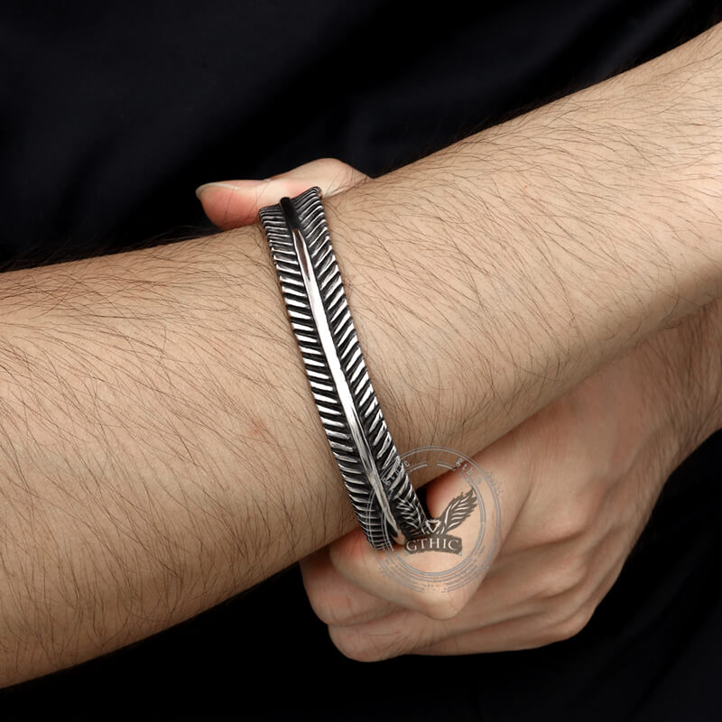 Pulsera abierta de acero inoxidable con gemas de plumas de ángel
