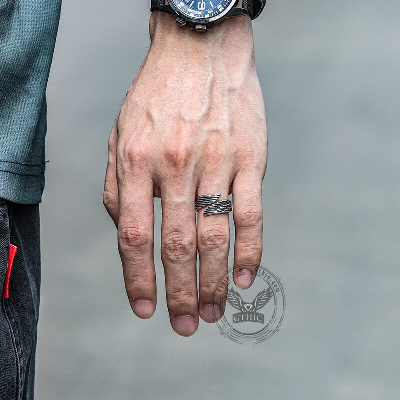 Anillo de acero inoxidable con alas de ángel