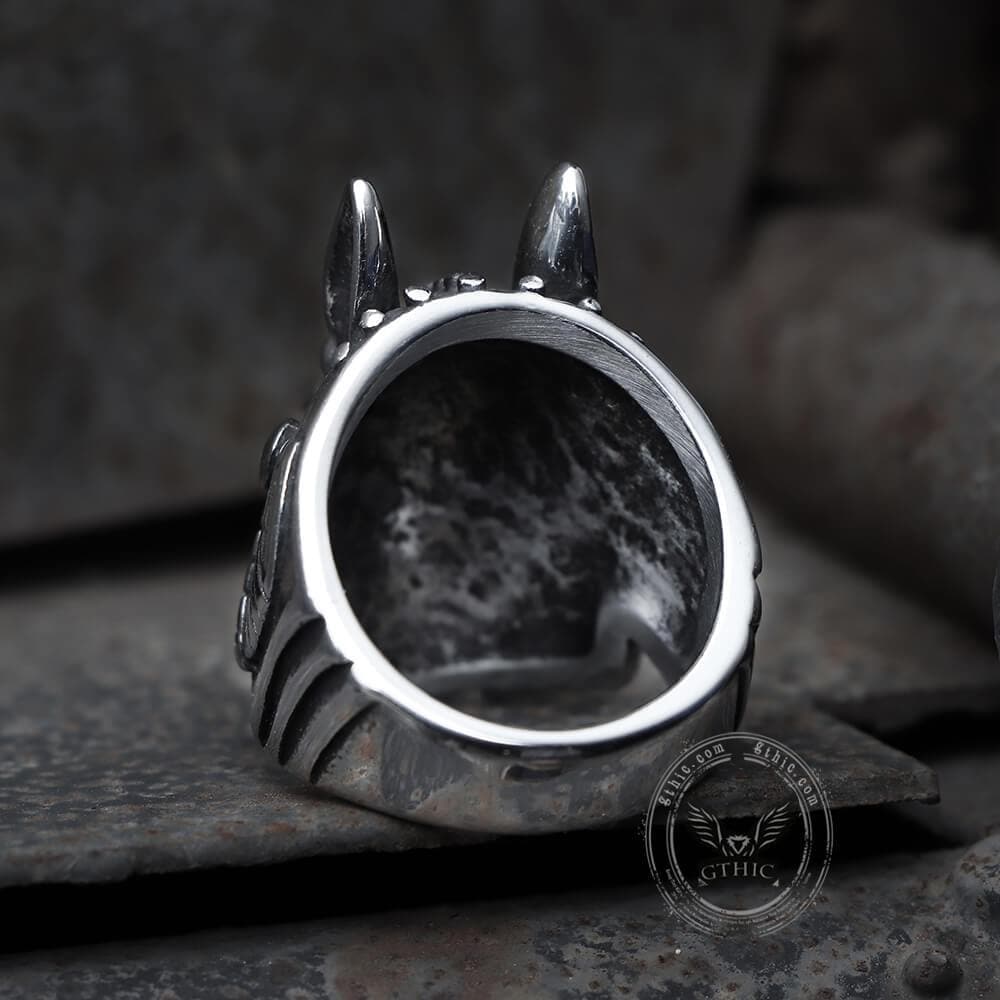 Anillo de acero inoxidable con el dios egipcio de la muerte, Anubis
