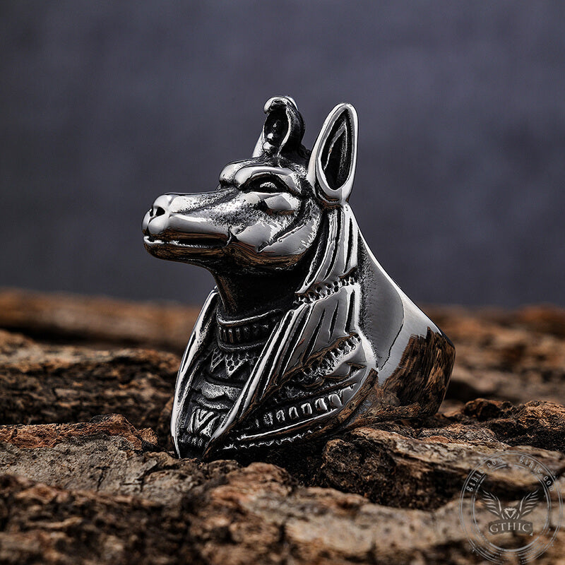 Anillo de acero inoxidable de Anubis con la mitología egipcia