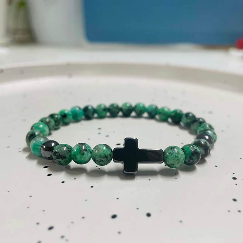 Pulsera de cuentas de piedra natural con cruz magnética negra