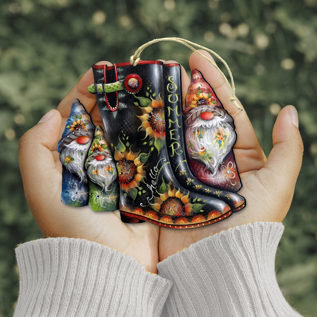 Adornos de madera con diseño de botas de verano de Jamie Mills-Price Love Kids Family Decor - 8611062-3-MP