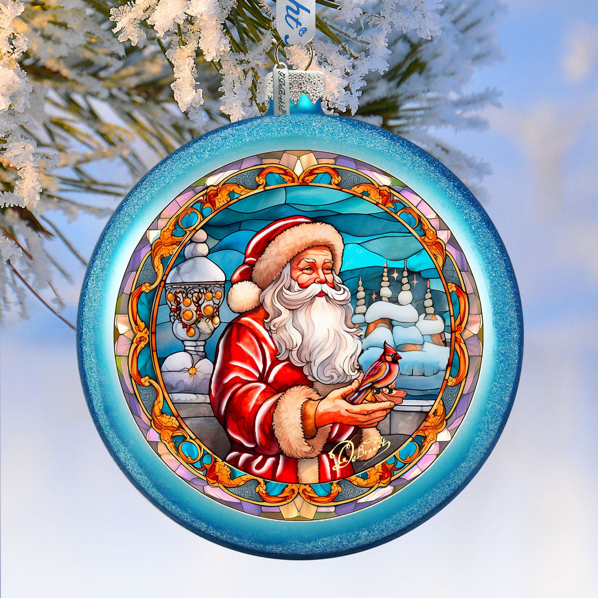 Adorno de vidrio "Amigo de Papá Noel con plumas rojas" de G. DeBrekht - Decoración navideña de muñeco de nieve de Papá Noel - 744-046