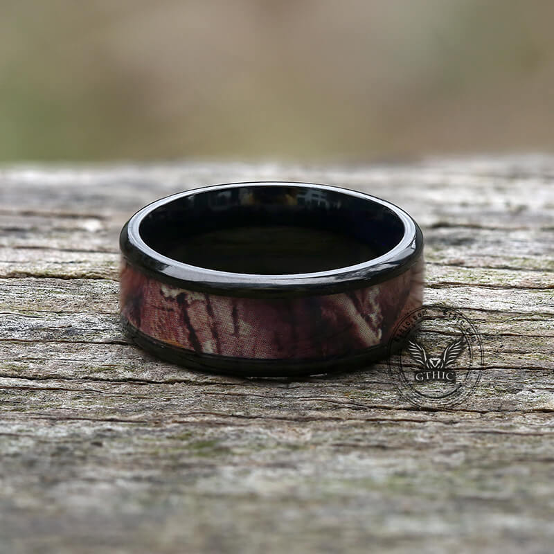 Anillo de titanio con cruz de camuflaje negro