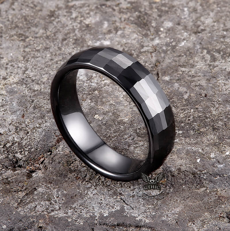 Anillo de cerámica facetada rectangular negra