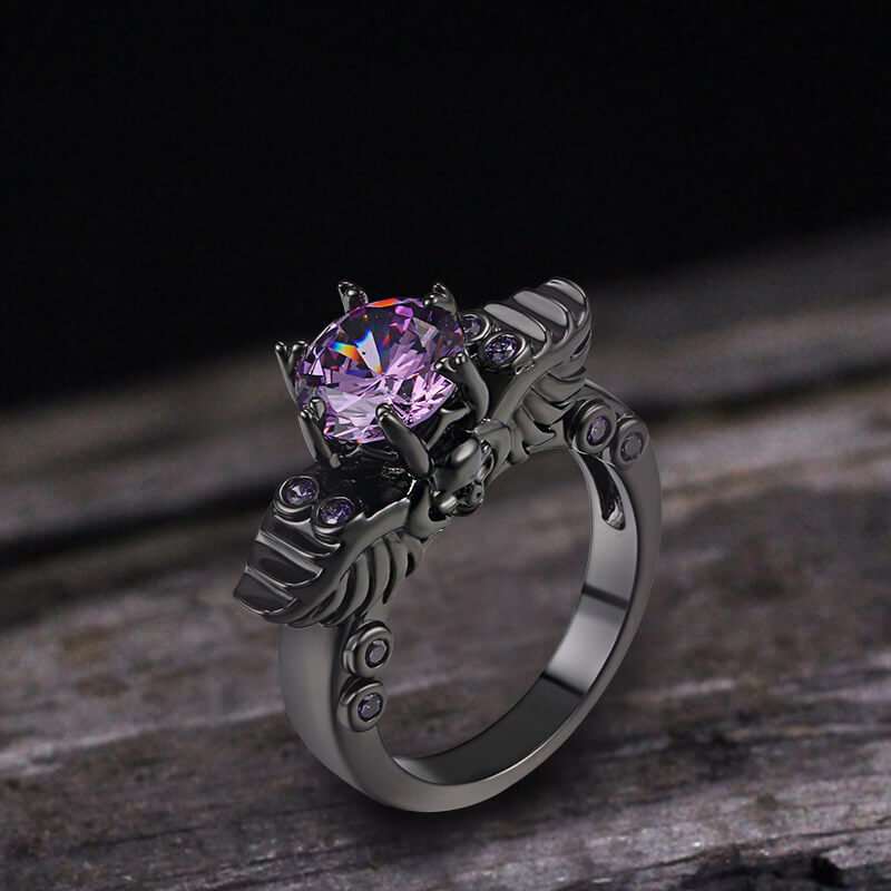 Anillo de latón con incrustaciones de circonita y calavera negra