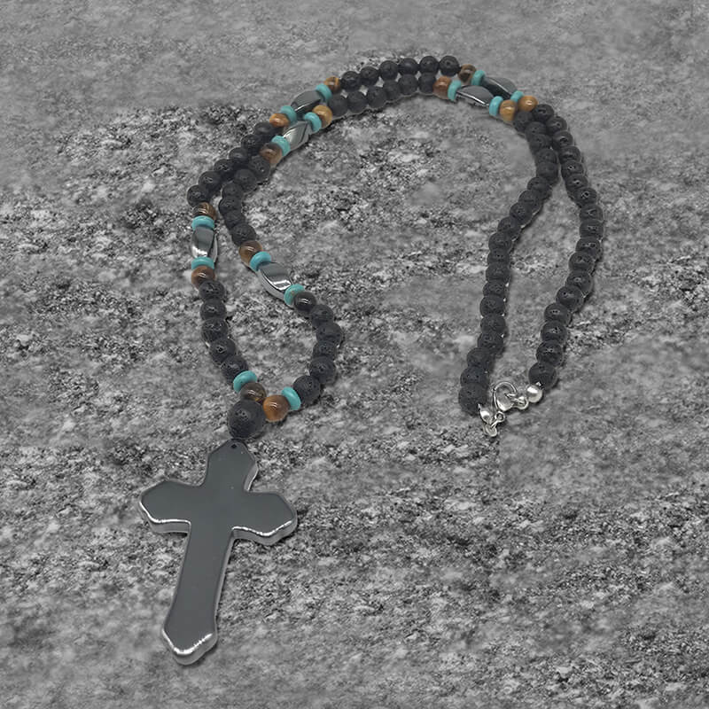 Collar rosario de motociclista con cuentas de piedra y cruz en ciernes