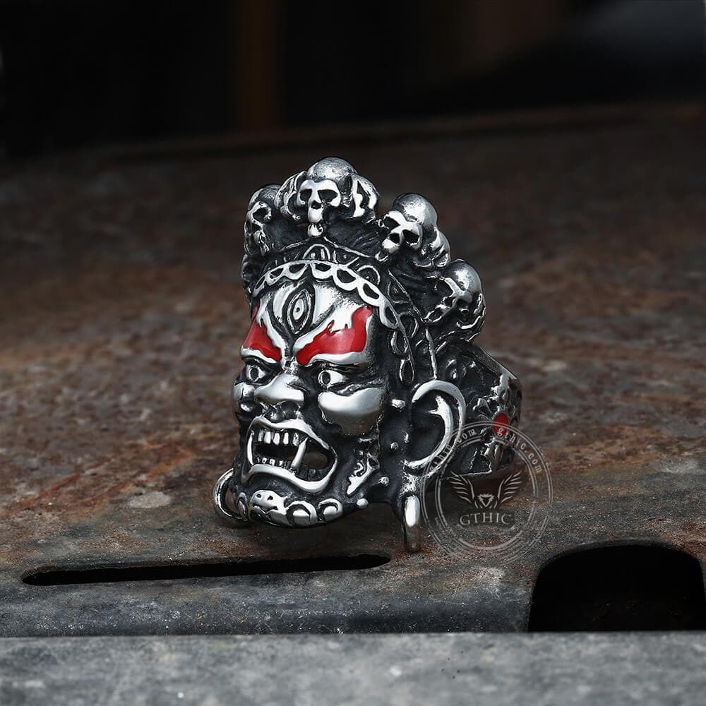 Anillo de calavera de acero inoxidable con el dios Buda de la riqueza