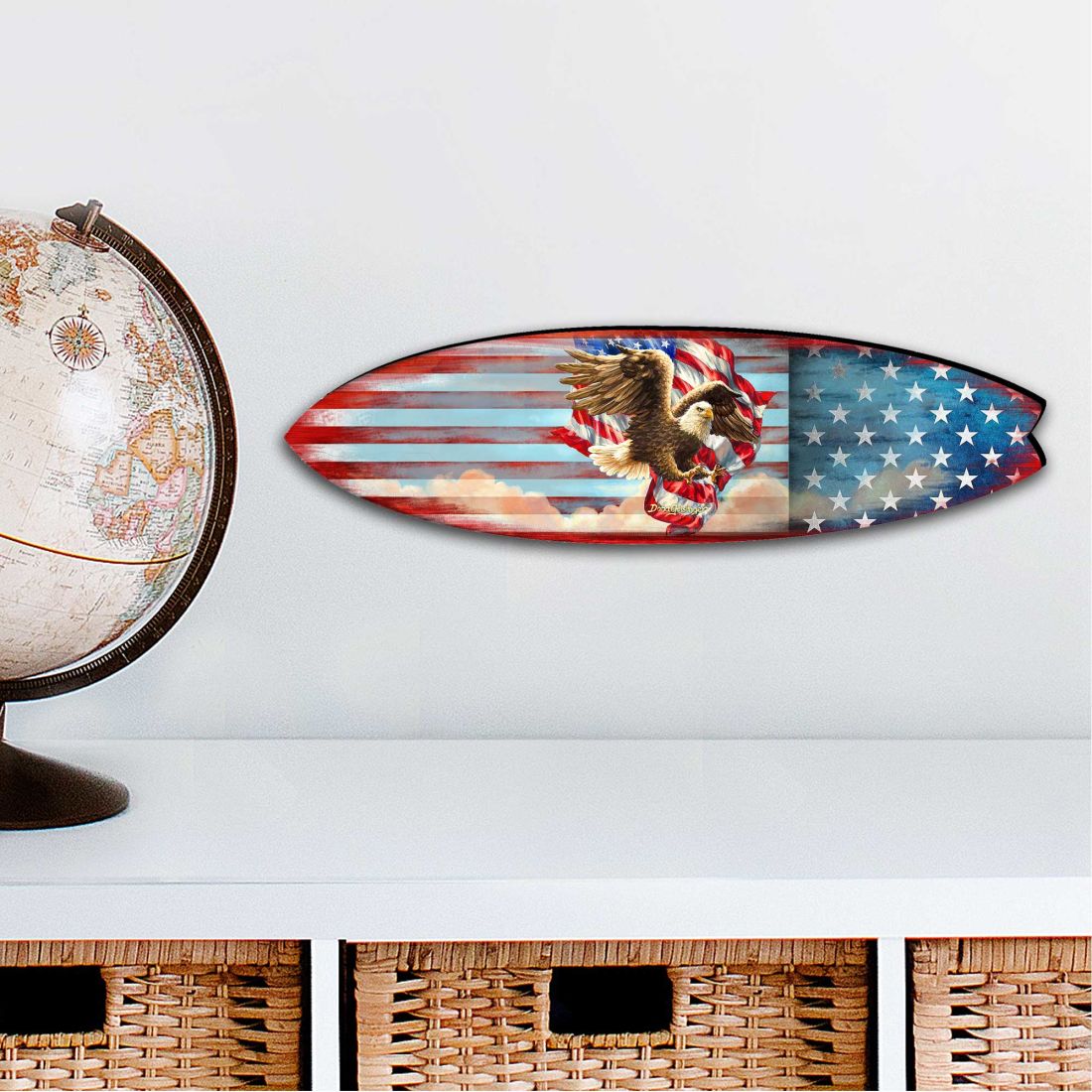 Adorno grande con bandera patriótica estadounidense, tabla de surf y decoración navideña para exteriores, de G. DeBrekht - Decoración navideña americana - 8490108MS