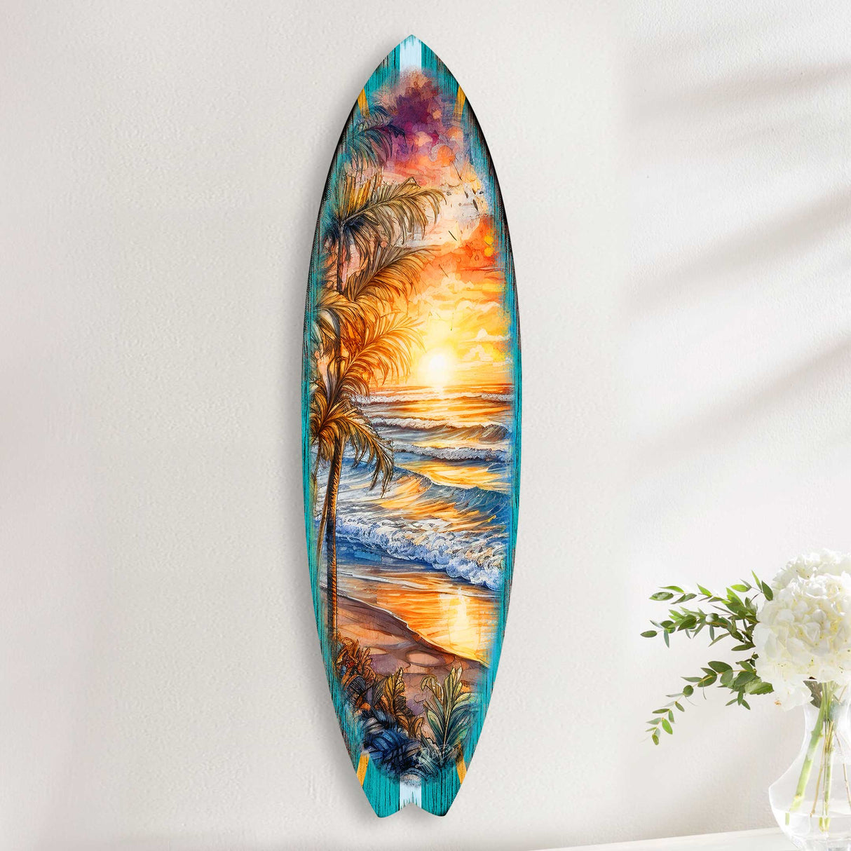 Arte mural costero con tabla de surf - Olas doradas y atardecer en el océano de G. DeBrekht - Decoración costera navideña - 8490136HS