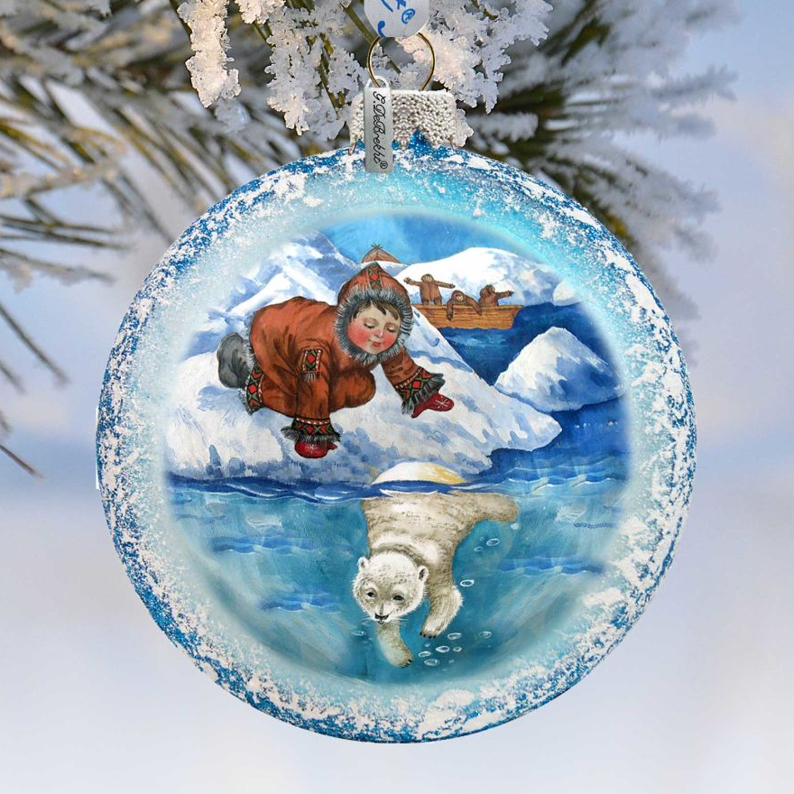 Adorno de cristal de oso polar de Alaska Boy de G. DeBrekht - Decoración navideña de vida silvestre - 744-035