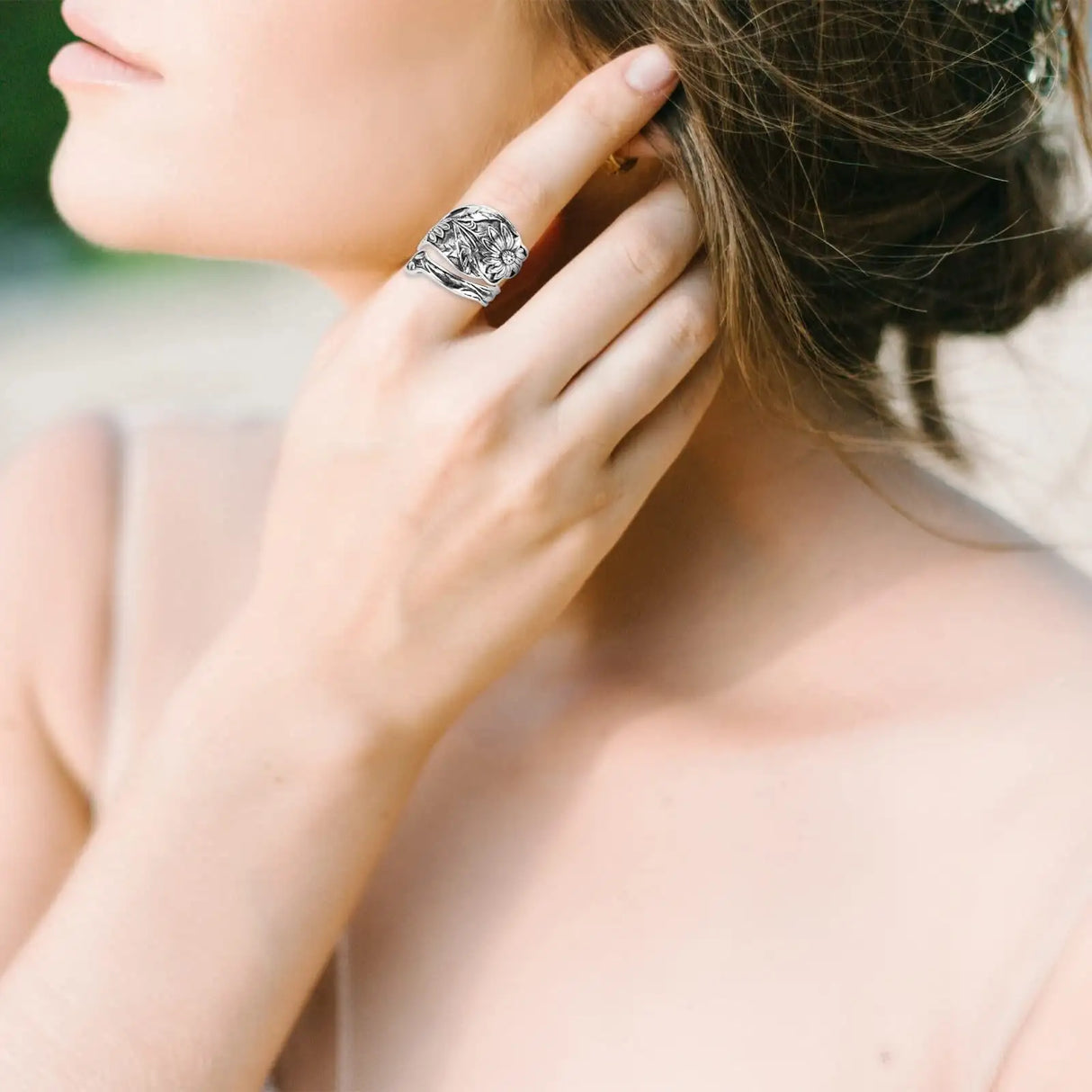 Carved Sunflower Retro Magnificent Open End Adjustable Women's Ring - Lootquake