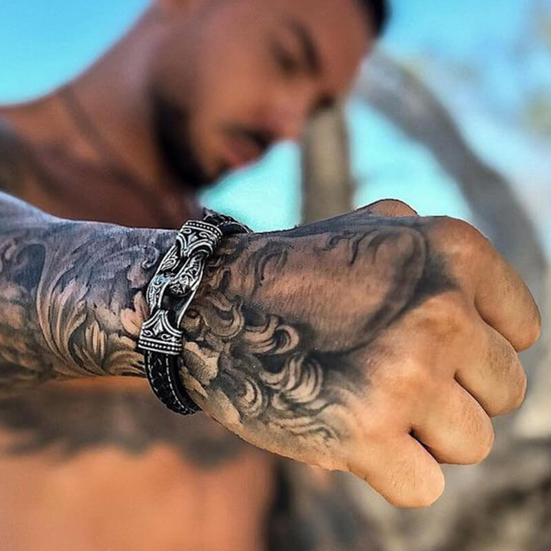 Pulsera de cuero de acero inoxidable vikingo tallada