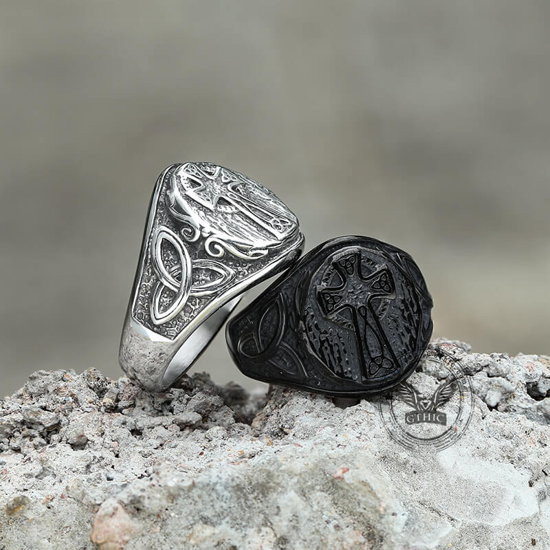 Anillo de acero inoxidable con nudo de cruz celta