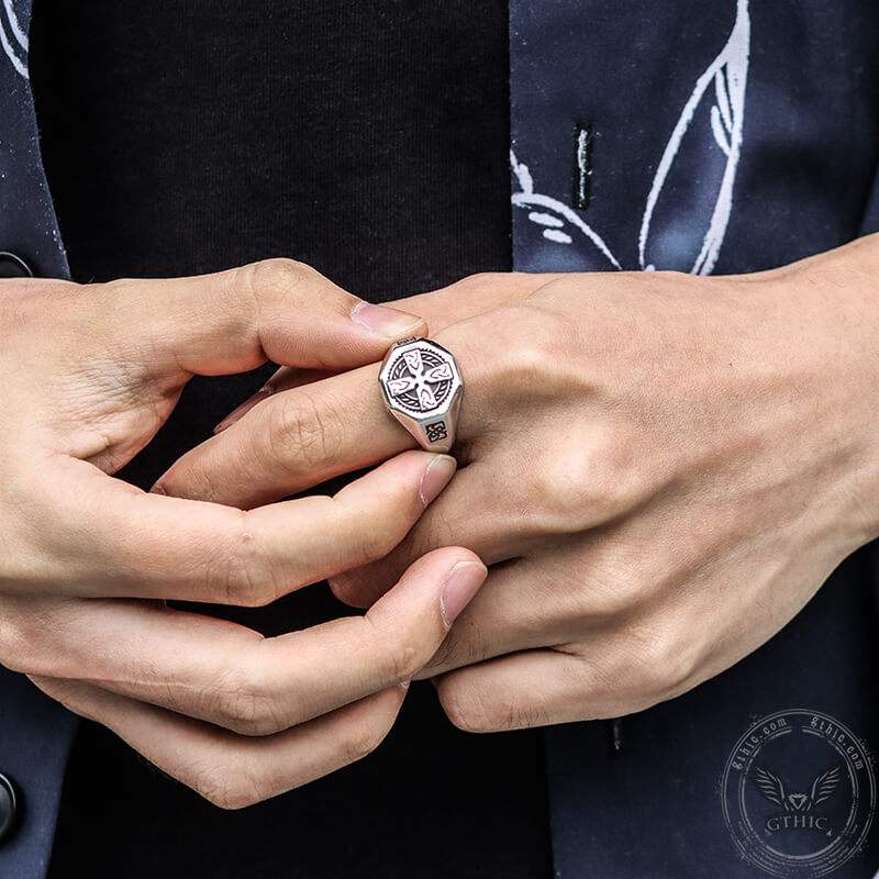 Anillo vikingo de acero inoxidable con cruz celta