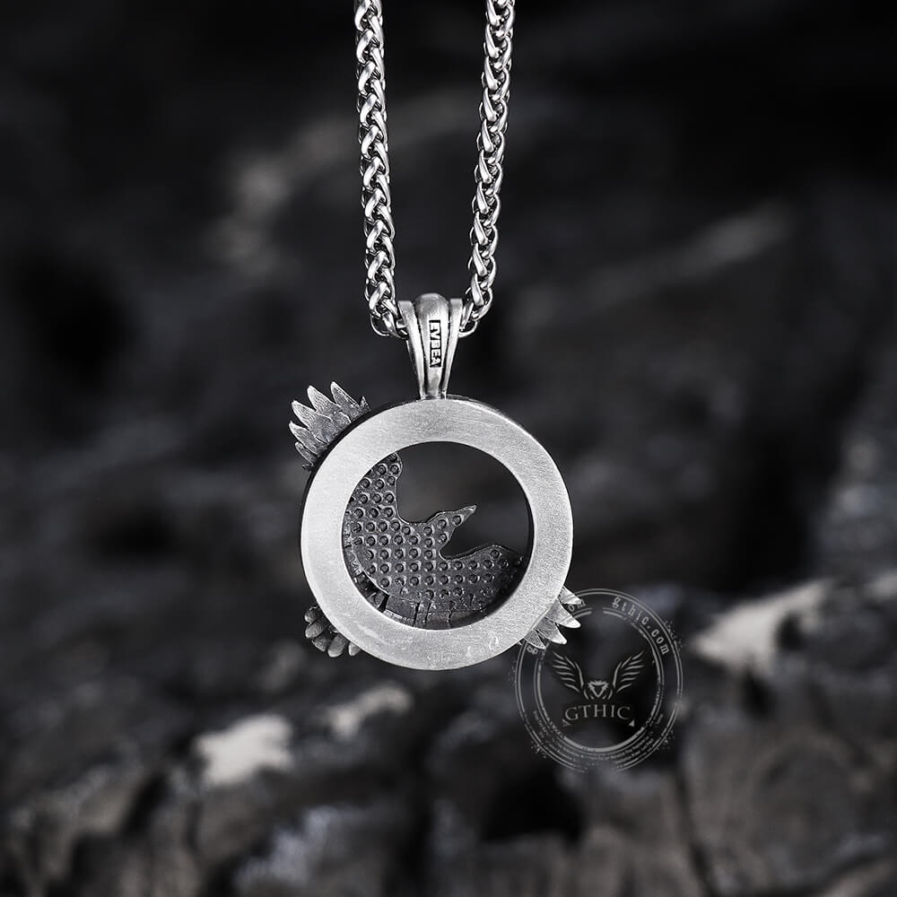 Collar vikingo de estaño puro con cuervo y nudo celta