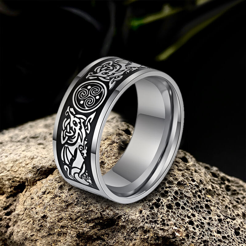 Anillo vikingo de acero inoxidable con triqueta y lobo celta