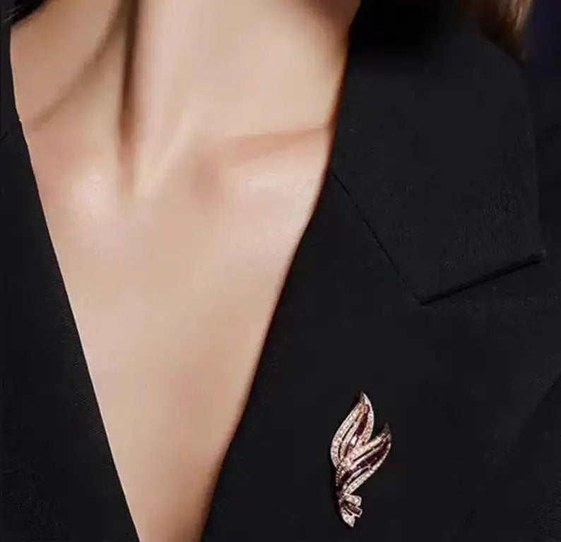 New Xiaoxiangfeng Diamond Studded Leaf Brooch - Lootquake