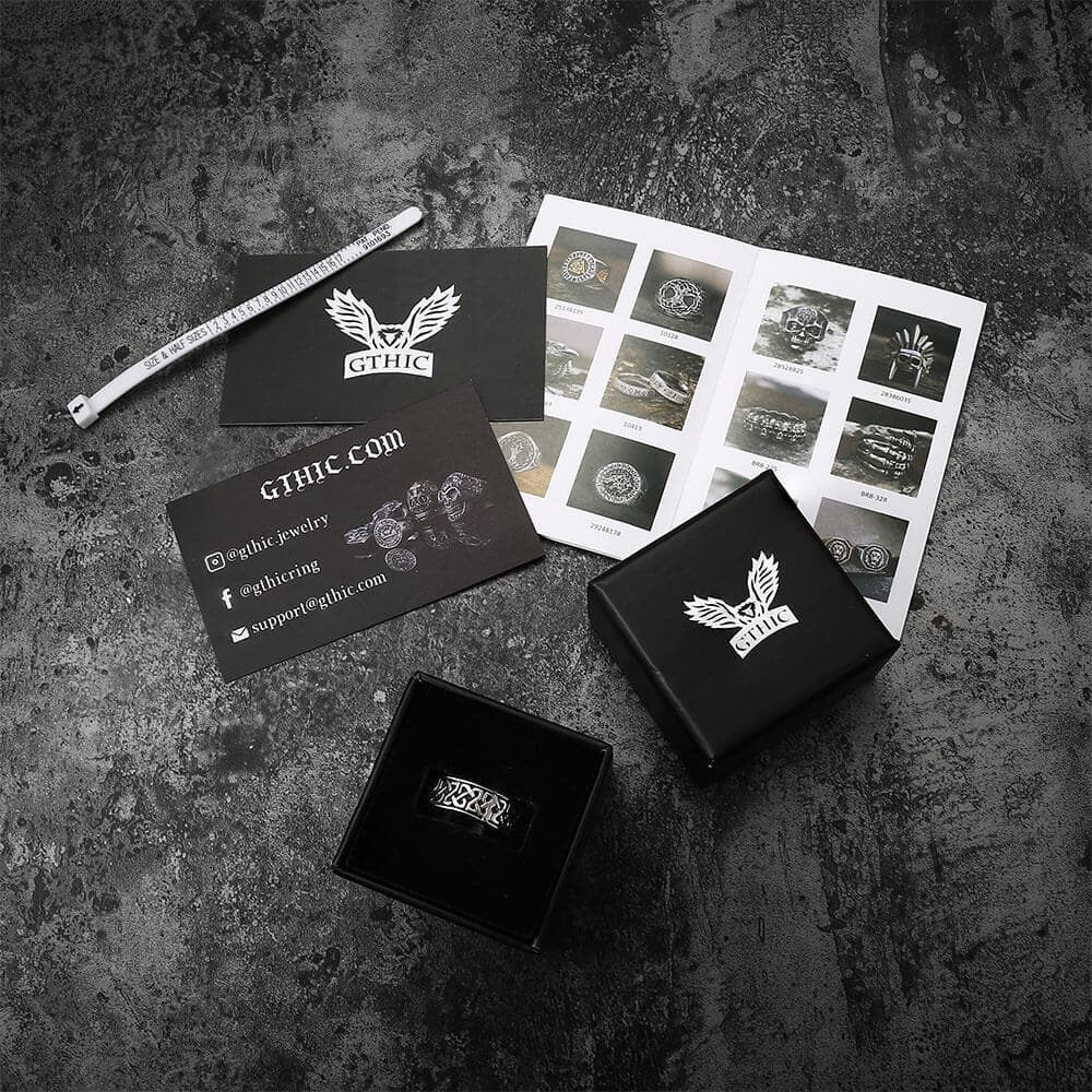 Anillo de acero inoxidable con patrón clásico