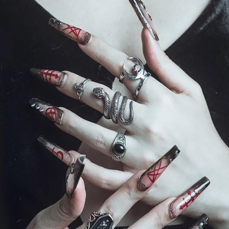 Anillo de acero inoxidable con forma de serpiente enroscada