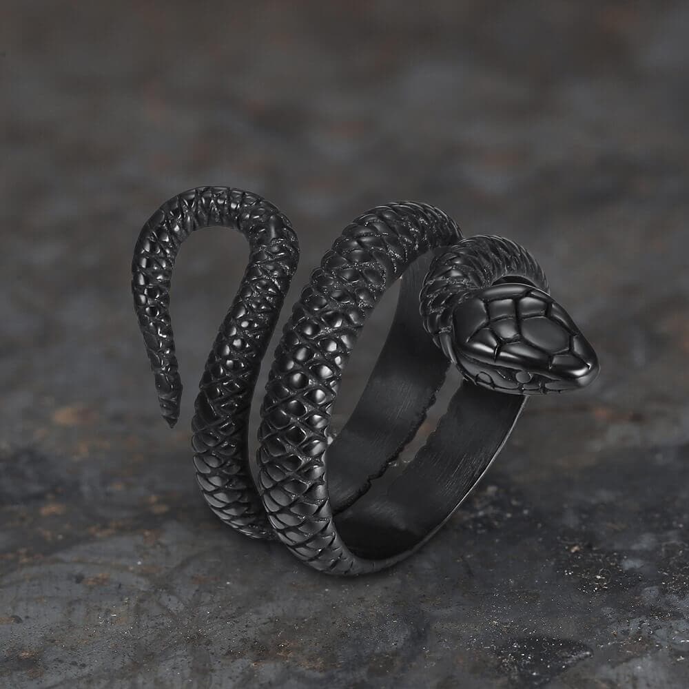 Anillo de acero inoxidable con forma de serpiente enroscada