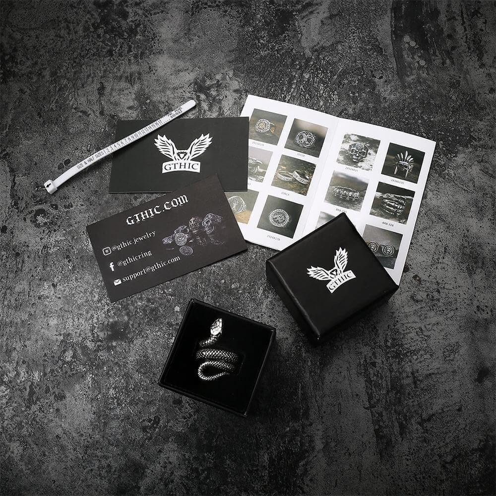 Anillo de acero inoxidable con forma de serpiente enroscada