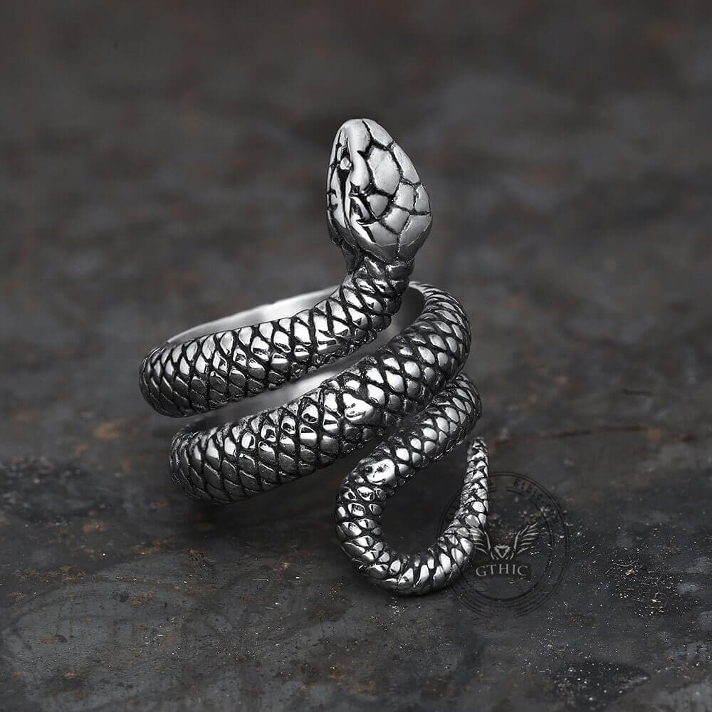 Anillo de acero inoxidable con forma de serpiente enroscada