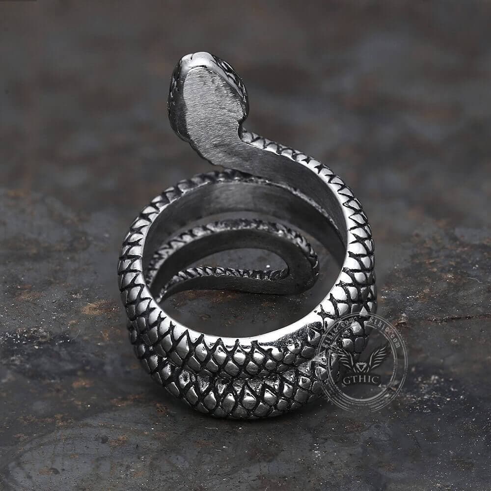 Anillo de acero inoxidable con forma de serpiente enroscada