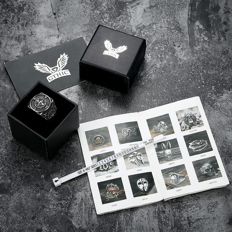 Anillo marino de acero inoxidable con diseño de brújula