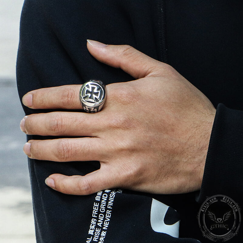 Anillo de acero inoxidable con cruz de hierro de los cruzados