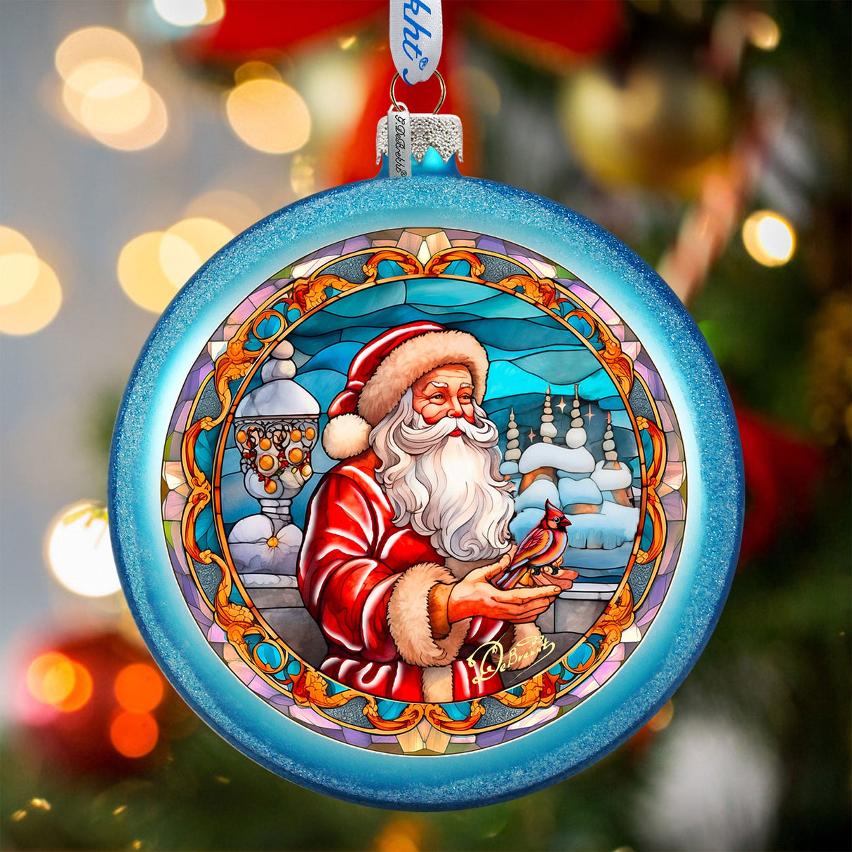 Adorno de vidrio "Amigo de Papá Noel con plumas rojas" de G. DeBrekht - Decoración navideña de muñeco de nieve de Papá Noel - 744-046